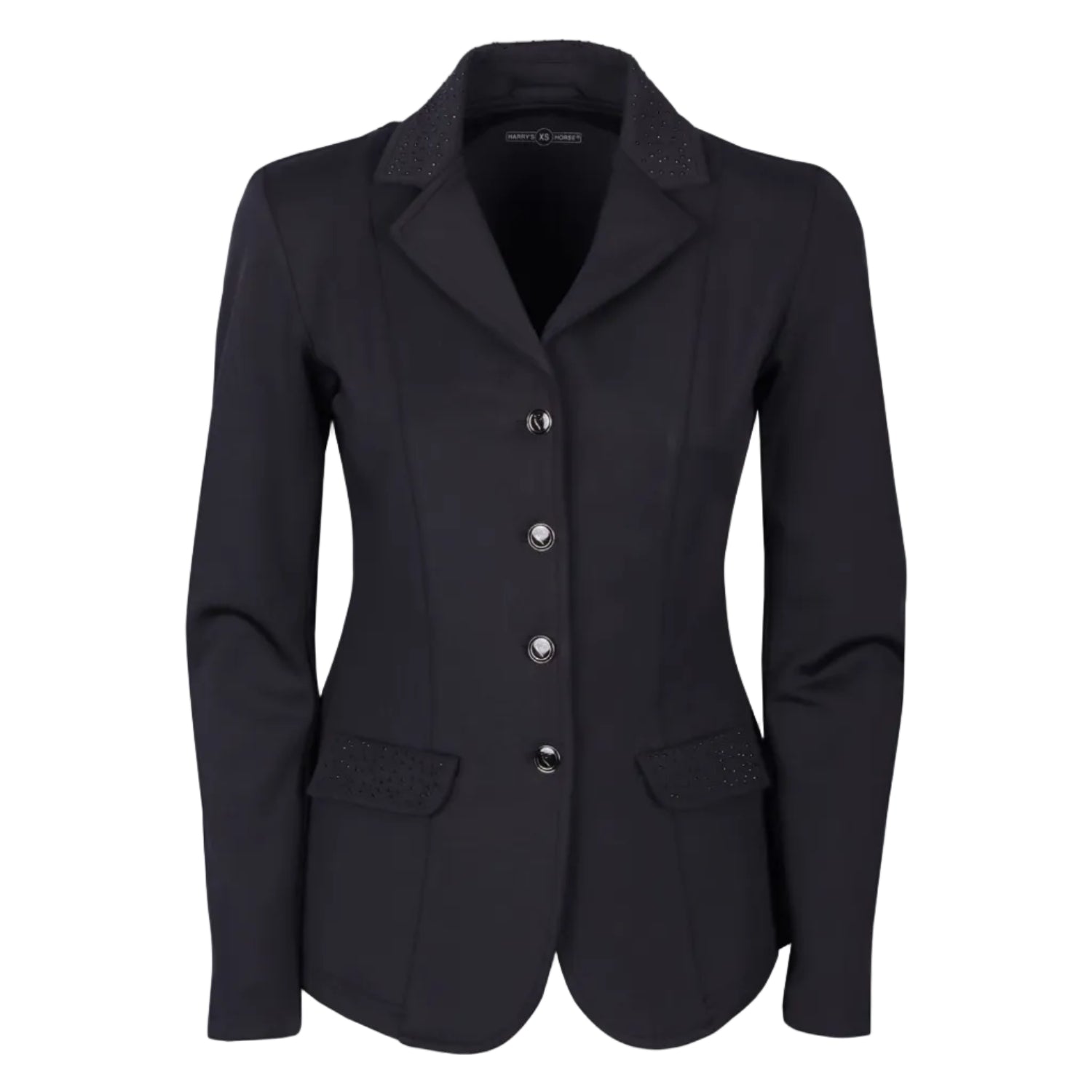 Vorderansicht des Harry’s Horse Turnierjackets Crystal in Schwarz, das eine taillierte, körpernahe Schnittform zeigt. Die Jacke verfügt über vier runde Frontknöpfe mit innenliegendem Reißverschluss und edle, gleichfarbige Glitzerapplikationen am Kragen und an den seitlichen Klappentaschen, die den klassischen Stil mit modernem Design verbinden. Ideal für Damen Turnierreiterinnen und Turnieroutfits.