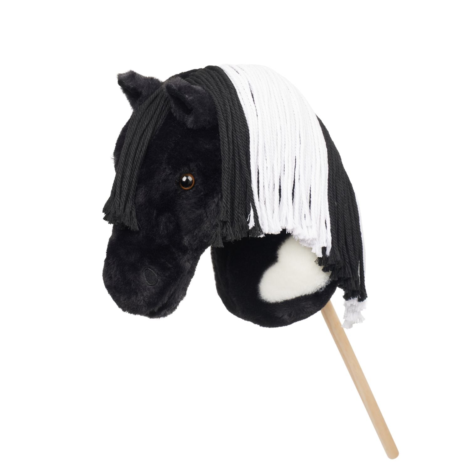 LeMieux Steckenpferd Hobby Horse Razzle schwarz weißer Schecke mit bernsteinfarbenen Augen und realistischen Details. Die lange schwarz weiße Mähne lädt zum kämmen, stylen und flechten ein. Perfekt für Training, zum Liebhaben oder Turnierreiten.