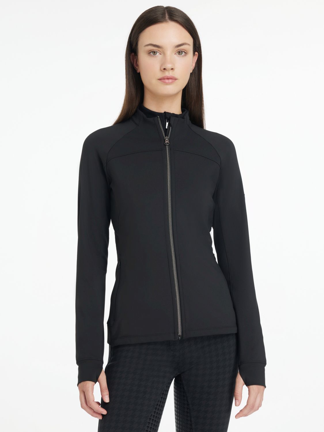 Die dezente LeMieux Jacke Aspen mit angerauter Innenseite ist ein idealer Begleiter für den Alltag im Reitsport. Die Jacke kann als Midlayer genutzt werden und mit allen Textilien der Aspen Kollektion kombiniert werden. Die Jacke passt unter jede Jacke oder Mantel.
