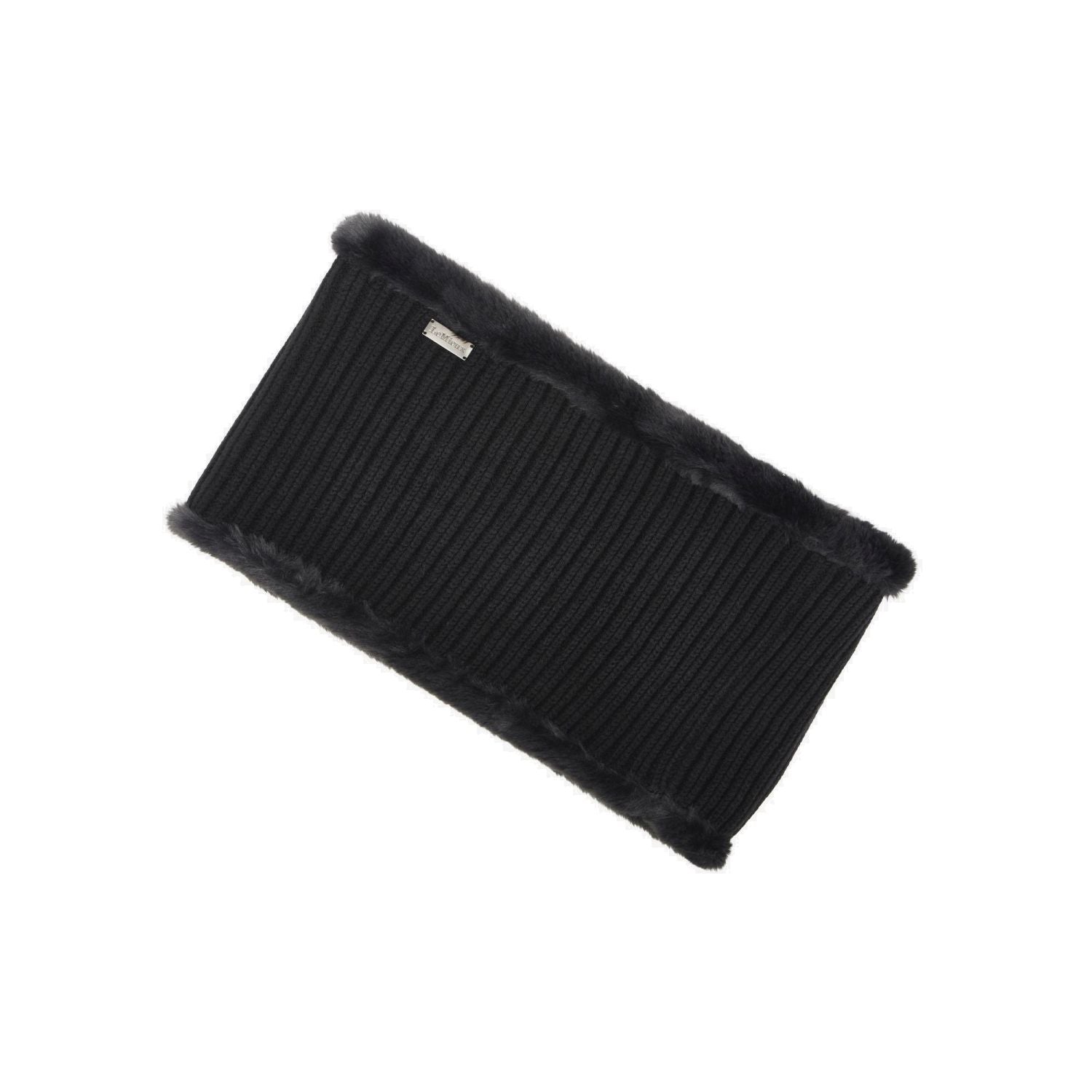 LeMieux Schlauchschal Aspen Loop Schwarz – kuscheliger, wärmender Fleece-Loop für Reiterinnen aus der Aspen Kollektion. Das innenliegende Kunstfell steht auf der Außenseite des Loop-Schals über und lässt den Schlauchschal besonders weich und flauschig wirken. Für höchsten Tragekomfort.