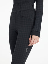 Detailaufnahme des Houndstooth-Musters der LeMieux Aspen Reitleggings