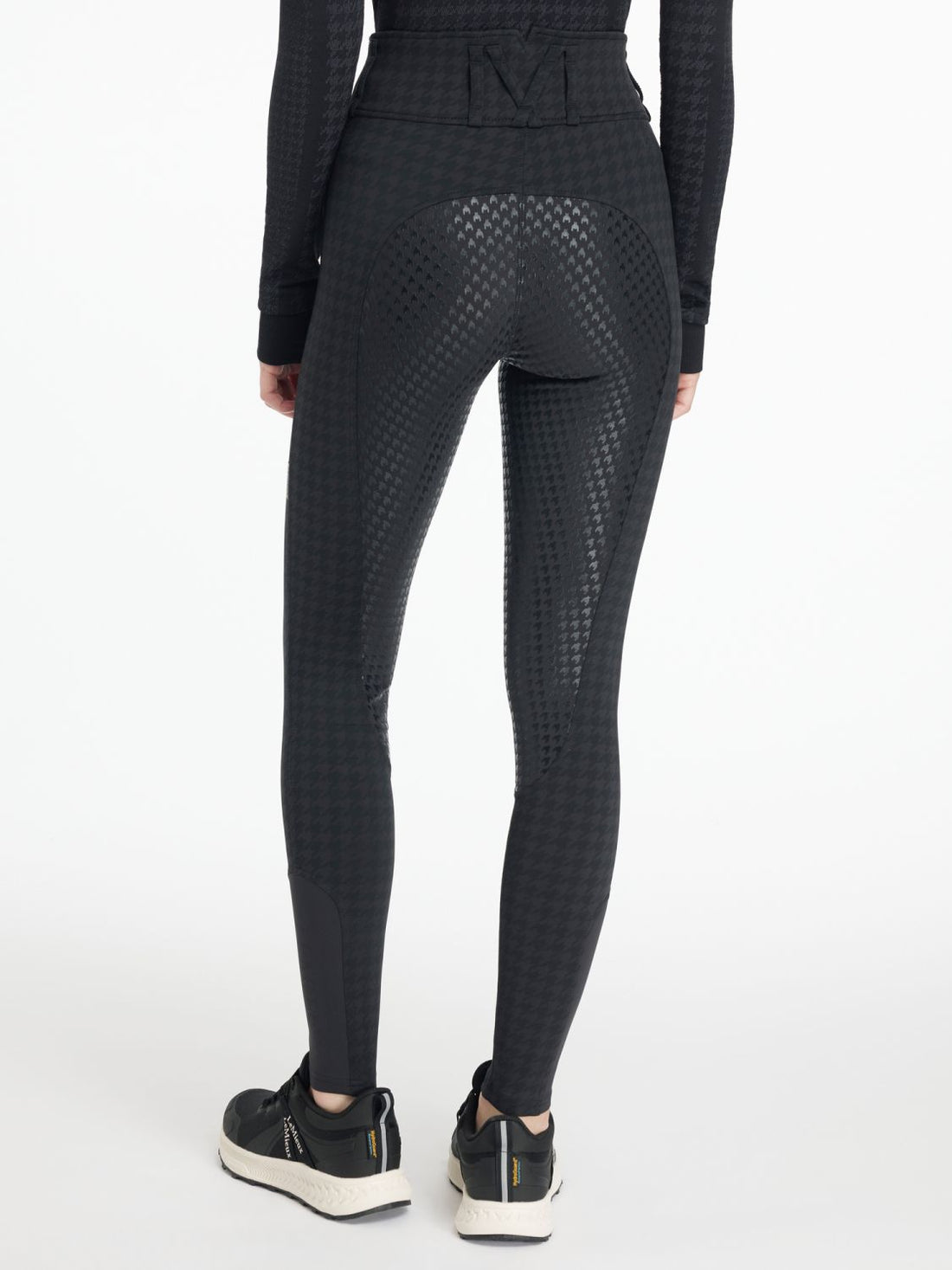 Reitleggings LeMieux Aspen Houndstooth mit Silikonvollbesatz für extra Halt. Rückansicht der LeMieux Aspen Breggings Houndstooth mit Gürtelschlaufen.