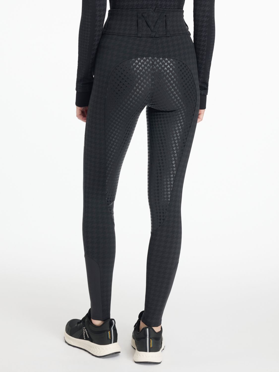 Reitleggings LeMieux Aspen Houndstooth mit Silikonvollbesatz für extra Halt. Rückansicht der LeMieux Aspen Breggings Houndstooth mit Gürtelschlaufen.