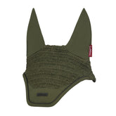LeMieux Fliegenmütze Essence Pine Green Vorderansicht – elegante Fliegenhaube für Pferde aus handgehäkeltem Material in edlem Kieferngrün.
