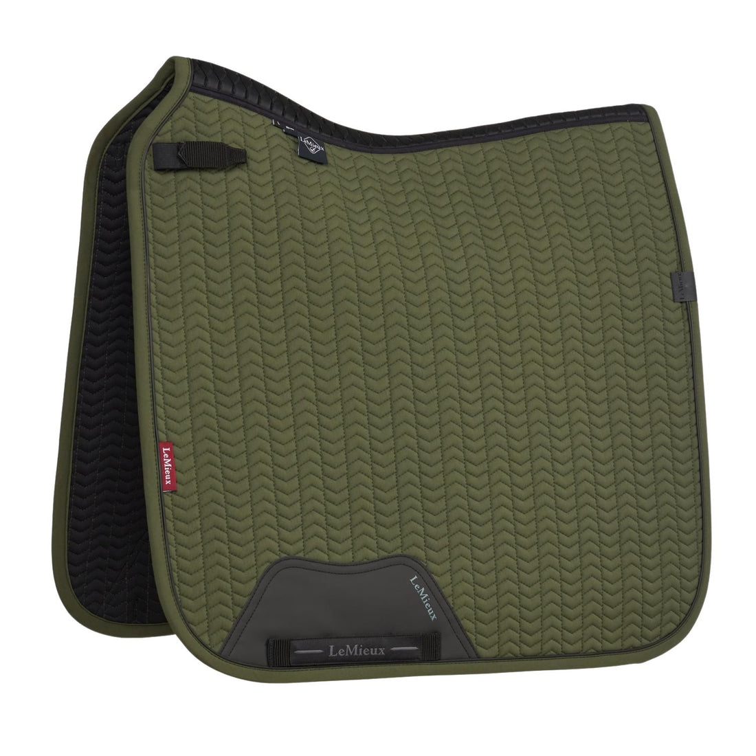 LeMieux Essence Dressage Square Pine Green Dressurschabracke – elegantes Design, anatomische Passform und Self-Cool-Futter. Mit luxuriöser Chevron-Steppung.
