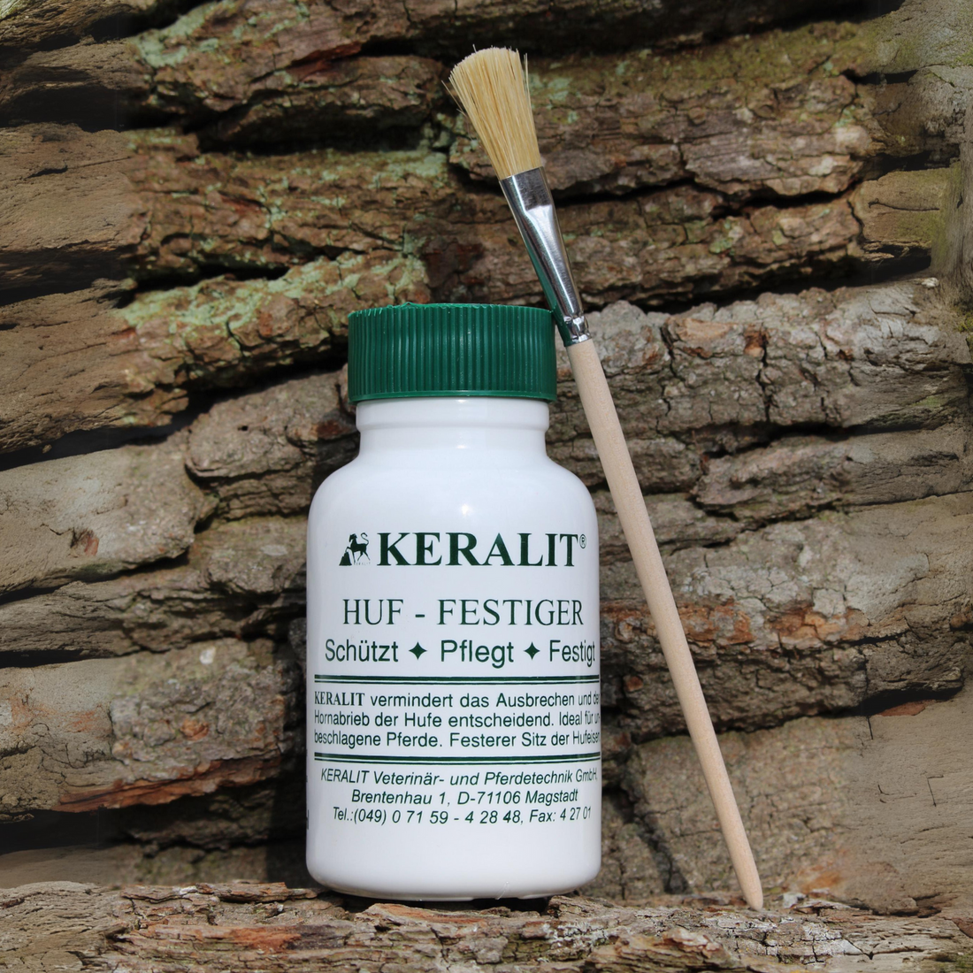 Keralit hoof strengthener with brush for a healthy hoof