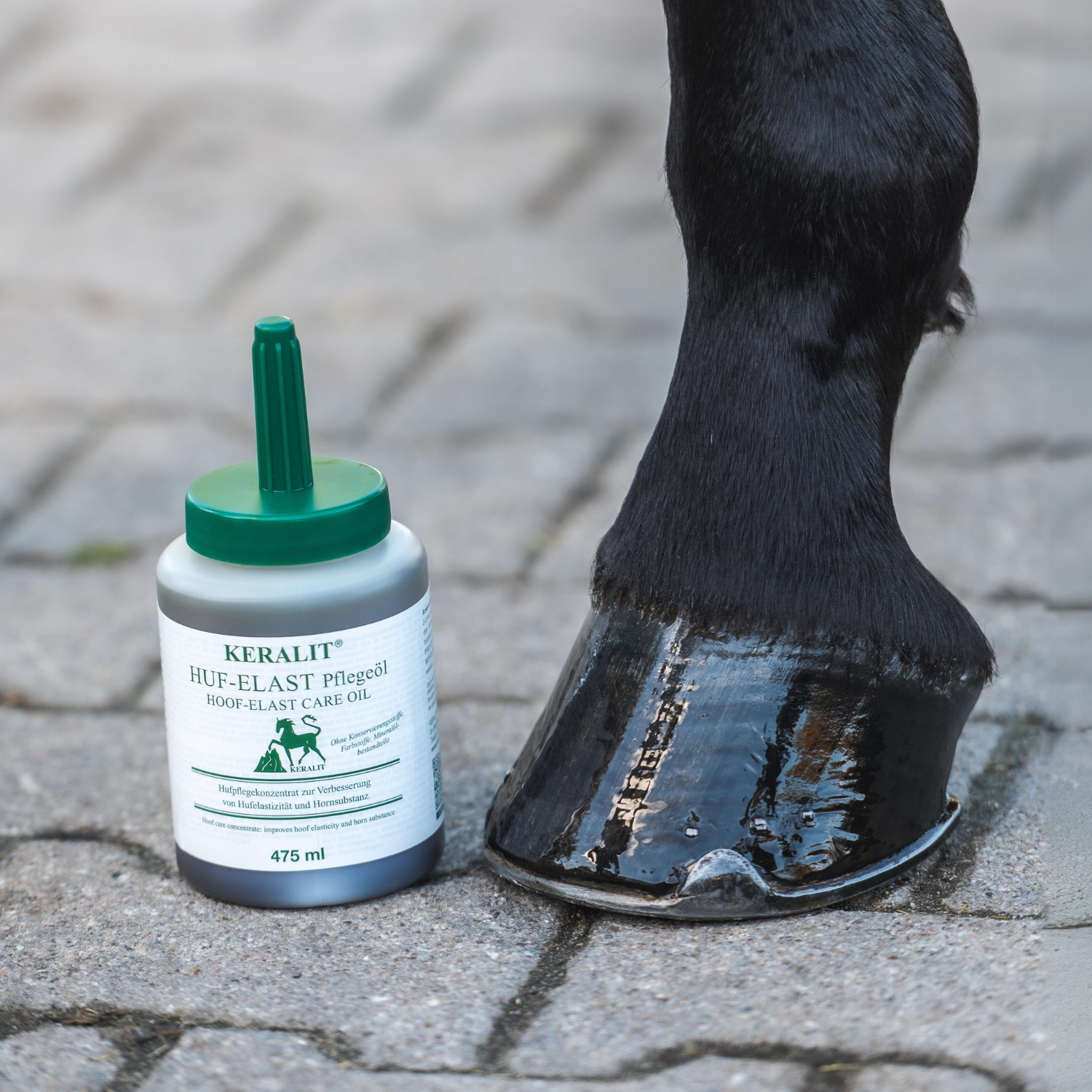 Keralit Hoof Oil Hoof Elast Care Oil with brush for healthy hoof horn in dry conditions