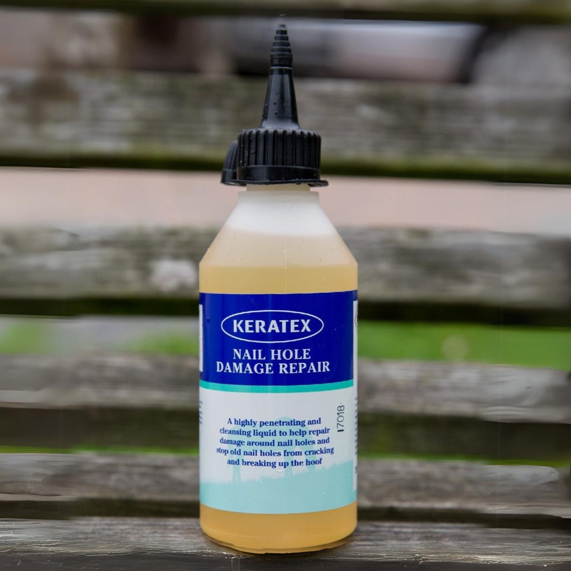 Keratex Nail Hole Damage Repair härtet rissige Nagellöcher im Huf - ePony Reitsport