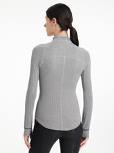 Rückansicht des LeMieux Base Layer Aspen Herringbone Black – funktionales Langarmshirt für Reiterinnen mit edlem Design. Flache Nähte und eine körpernahe Schnittführung.