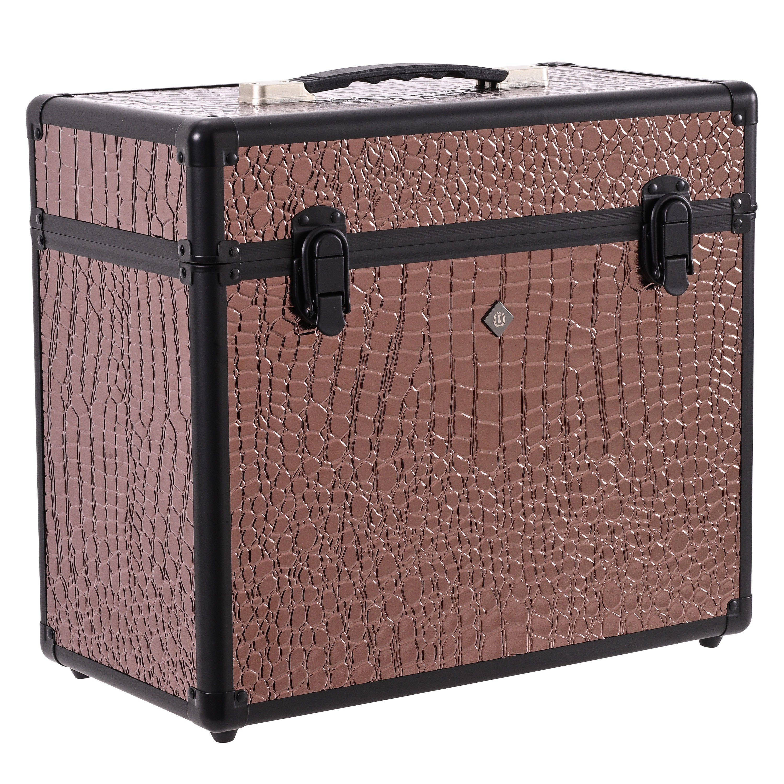 Geöffnete Imperial Riding IRHBasic Slim Line Putzbox in braunem Croco-Design mit praktischer Netztasche im Deckel, ideal für Bürsten, Pflegemittel und Reitsport-Equipment.