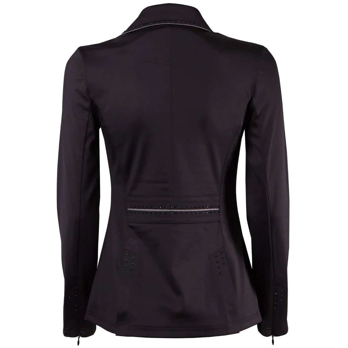Rückenansicht des schwarzen Harry’s Horse Turnierjackets Glitter für Damen und Kinder. Das taillierte Reitsakko hebt die feminine Silhouette durch ein strukturiertes Taillengürtelband hervor, das mit einer grauen Glitzerbiese und feinen schwarzen Strasssteinen eingefasst ist. Weitere funkelnde Strass-Applikationen veredeln den Ansatz der Gehschlitze auf der Rückseite sowie die Ärmelenden des elastischen 4-Wege-Stretch-Jackets für Dressur und Springen.