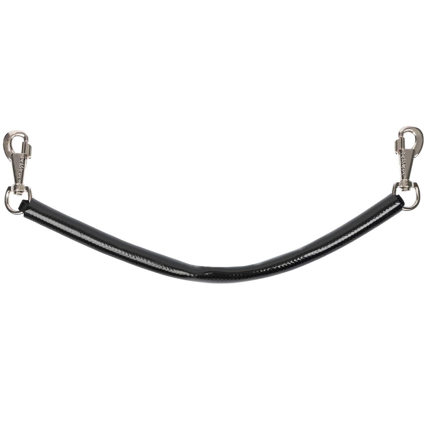 Schwarzer LeMieux Arika Schweifriemen mit glatter PVC-Ummantelung von Karabiner zu Karabiner. Die 360 Grad Drehgelenk-Karabiner verhindern Verdrehen und Verhadern, während die biegsame Oberfläche Scheuern am Pferd verhindert.