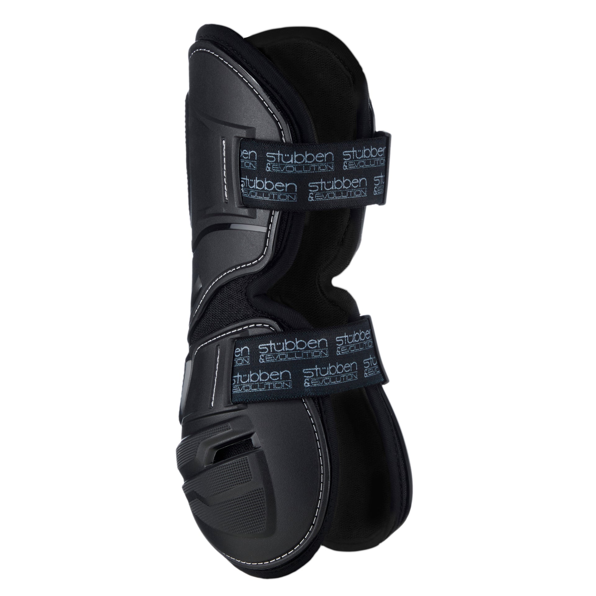 Die Frontansicht der schwarzen Stübben Hybrid Springgamasche zeigt die elastischen Verschlussriemen mit exklusivem Stübben Evolution Allover-Print sowie die seitlichen Belüftungsöffnungen für eine optimale Ventilation im Gelenkbereich. Eine kontrastreiche weiße Naht rahmt das innovative Design ein, welches die robusten Eigenschaften einer Hartschalengamasche mit der Flexibilität einer Softshellgamasche kombiniert, um höchste Mobilität bei maximalem Schlagschutz zu gewährleisten.