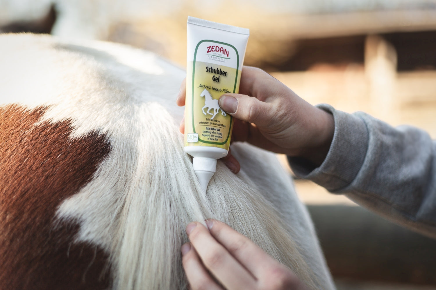ZEDAN Schubber-Gel Juckreiz Intensivpflege für stark juckende Hautareale, sowie gereizte Haut Anwendung