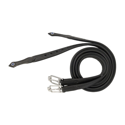 Eingerollte schwarze Stübben Steigbügelriemen de Luxe aus besonders weichem und geschmeidigem Vachettenleder, die die hohe Flexibilität und Qualität des Leders zeigen, geeignet für Dressurreiten, Springreiten, Vielseitigkeitsreiten, Turnierreiten und Freizeitreiten.