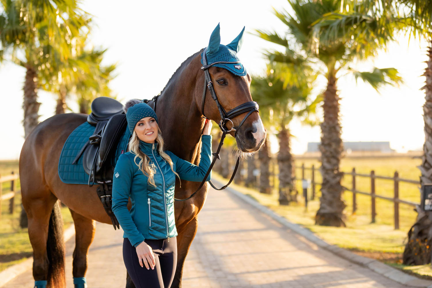 LeMieux Schabracke Loire Memory Satin Dressage Square marine