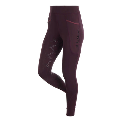 LeMieux Reitleggings fig mit hohem Bund und elastischem High Waist Design. Detailaufnahme der D-Ring Gebissmuster auf der LeMieux Reitleggings fig. Fronttaschen der LeMieux Pull On Breech Reitleggings fig mit Rosé-Details.