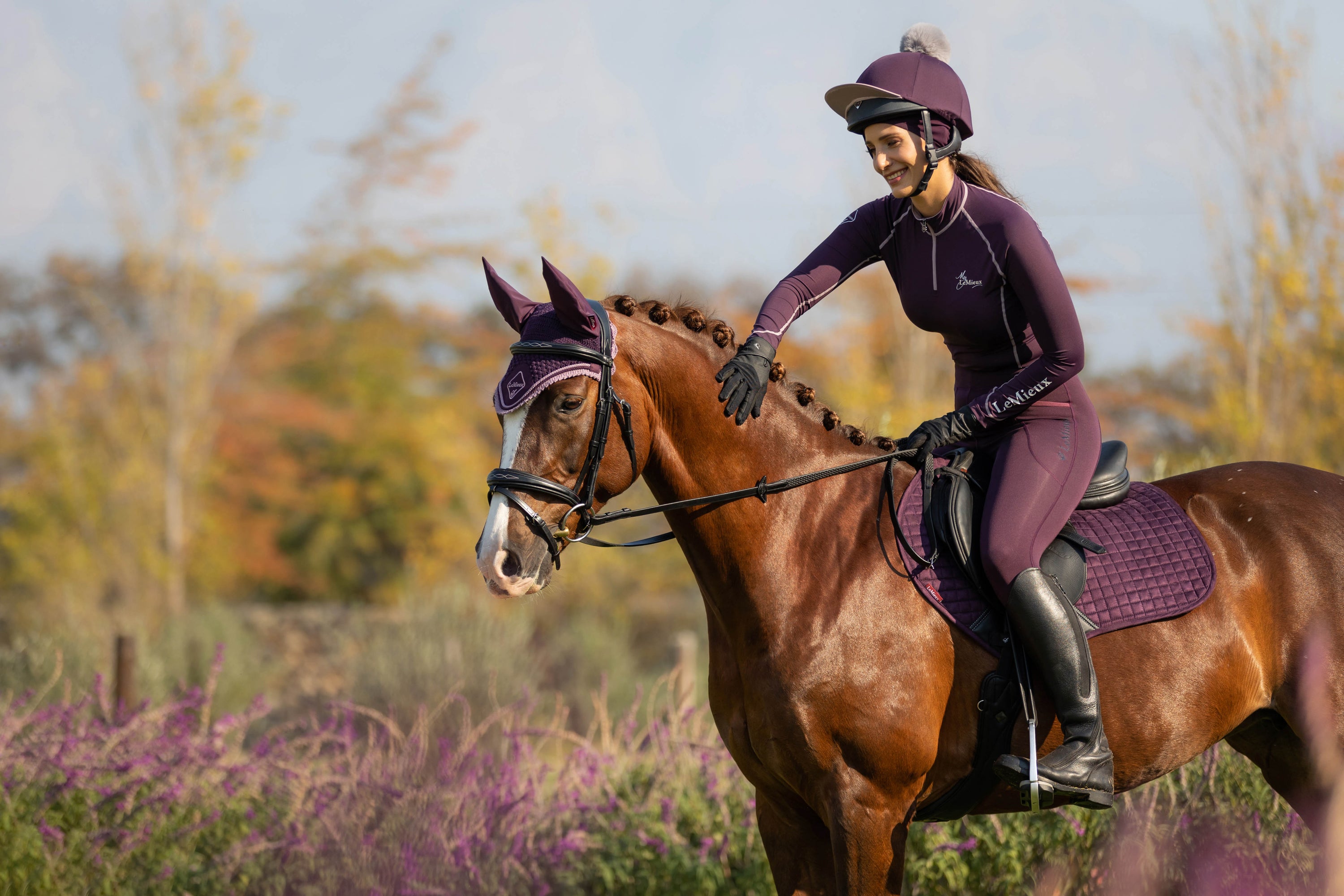LeMieux Reitleggings Pull On Breech fig im Einsatz beim Reiten. Reitleggings LeMieux Pull On Breech mit rutschfestem Silikonvollbesatz.