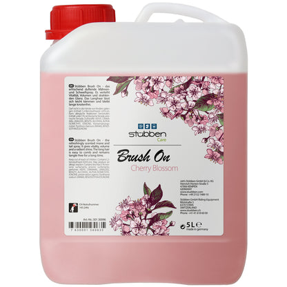 Stübben Brush On Cherry Blossom 5 Liter Nachfüllkanister für Ställe und Großverbraucher. Reicht für zehn Füllungen der 500 ml Glanzspray-Sprühflasche.