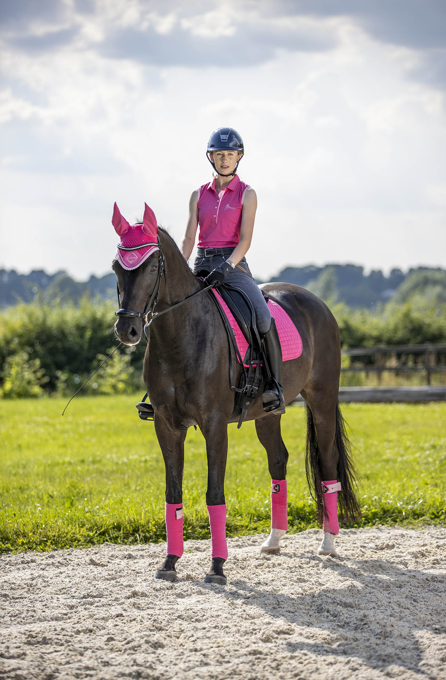 LeMieux Schabracke Luxury Suede Dressage Square watermelon