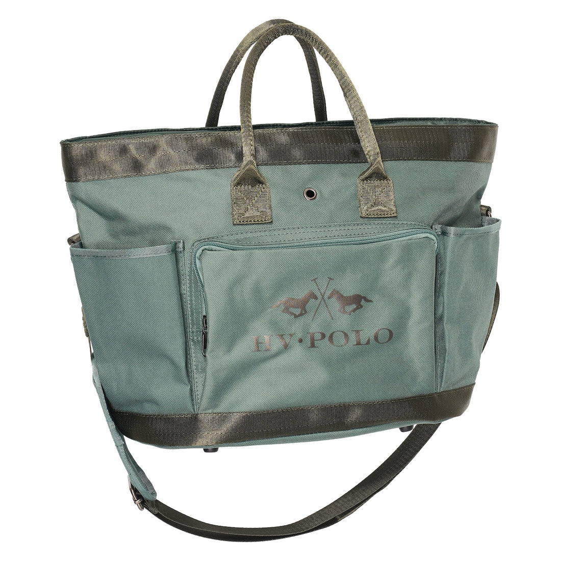 Die Putztasche HVPJonna von HV Polo in greenery ist ein edler, zarter, grüner Farbton, der durch die kontrastfarbigen Oberflächen der glänzenden Einfassung an der Ober- und Unterseite in olive besonders elegant wirkt. Der großzügige HV Polo Logo-Print auf der Fronttasche rundet das Gesamtbild ab.
Die kleineren, seitlichen Taschen und die große mittige Fronttasche sind durch ihre Reißverschlüsse schnell verfügbar. Mit Handgriffen und Schultergurt zum Tragen von Pferdepflegemitteln und Pferdeürsten.