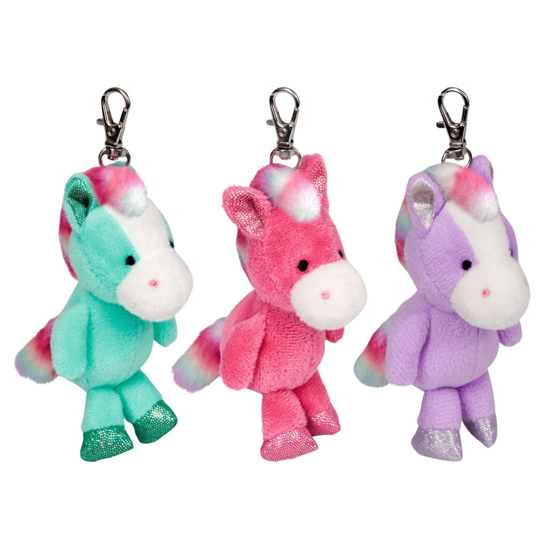 Die Spiegelburg Pferdefreunde Plüsch-Anhänger kommen in den drei leuchtenden Farben türkis, lila und pink. Die kleinen bunten Pferde haben eine vermenschlichte Körperform mit Mähnen im Regenbogen-Design. Ohren und Hinterhufe sind mit einem Glitzerstoff ausgeführt. Ideal als Schlüsselanhänger, Glücksbringer, Anhänger für Taschen oder als Anhänger am Autospiegel. Für Kinder und Erwachsene geeignet. Der Karabinerverschluss macht das Aufhängen möglich.