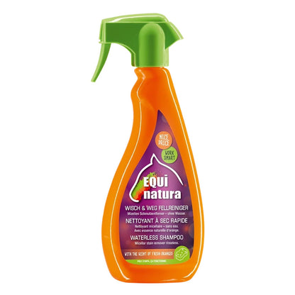 Equinatura Wisch &amp; Weg Fellreiniger schnelles reinigen ohne Wasser in oranger Booster Flasche zum Sprühen. Mit grünem Sprühkopf und lilafarbenem Etikett. Das Equinatura Logo ist in weiß auf das Etikett gedruckt, sowie der Produktname Equinatura Wisch &amp; Weg Fellreiniger. Im unteren Bereich der Flasche steht in englischer Sprache mit dem Duft von frischen Orangen.