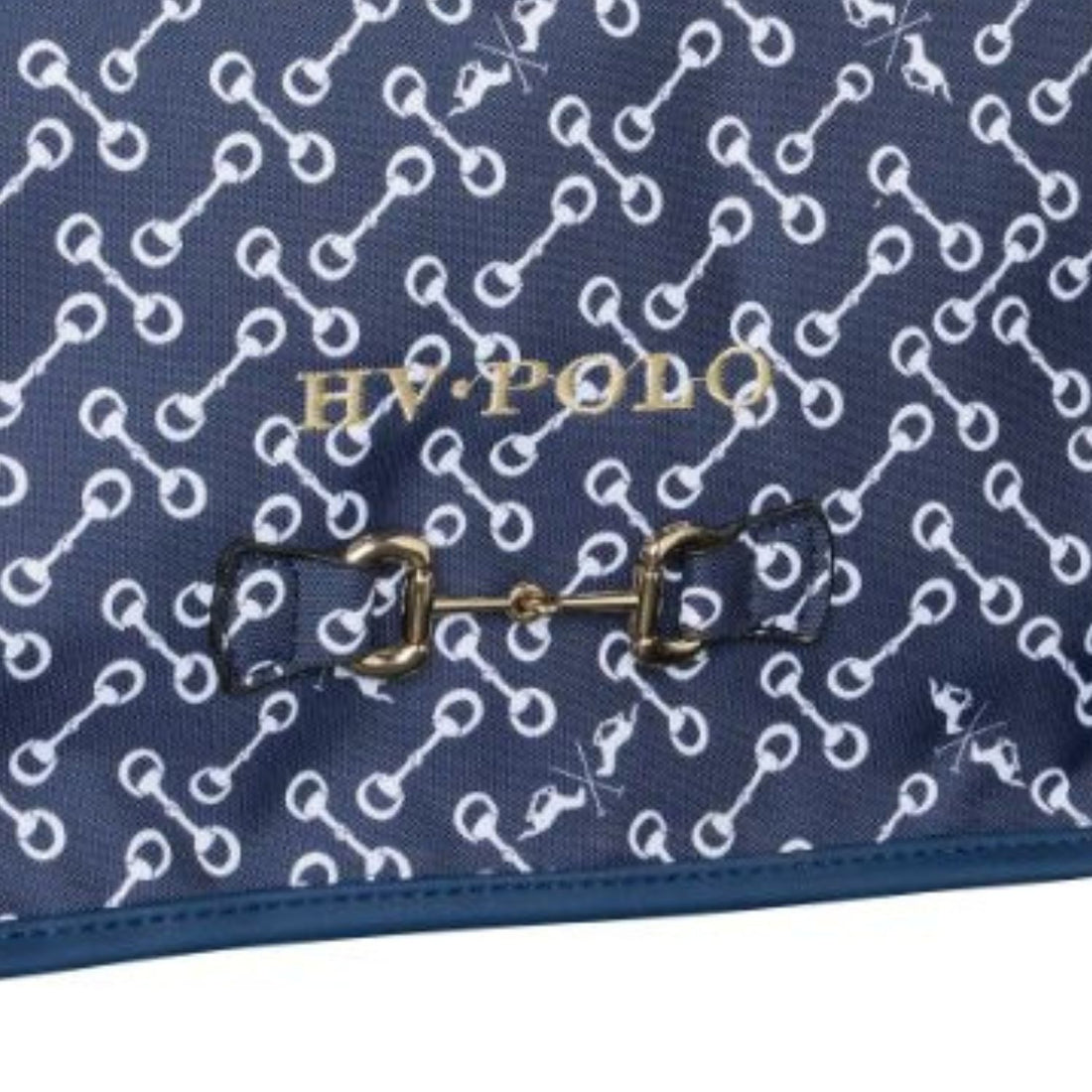 Die HV Polo Putztasche HVPCecile Bit in der Farbe navy ziert ein goldenes Gebiss mit dem eingestickten Logo von HV Polo. Eine edle Putztasche für Freizeitreiter, Turnierreiter und alle Fans des HV Polo Equestrian Lifestyles.
