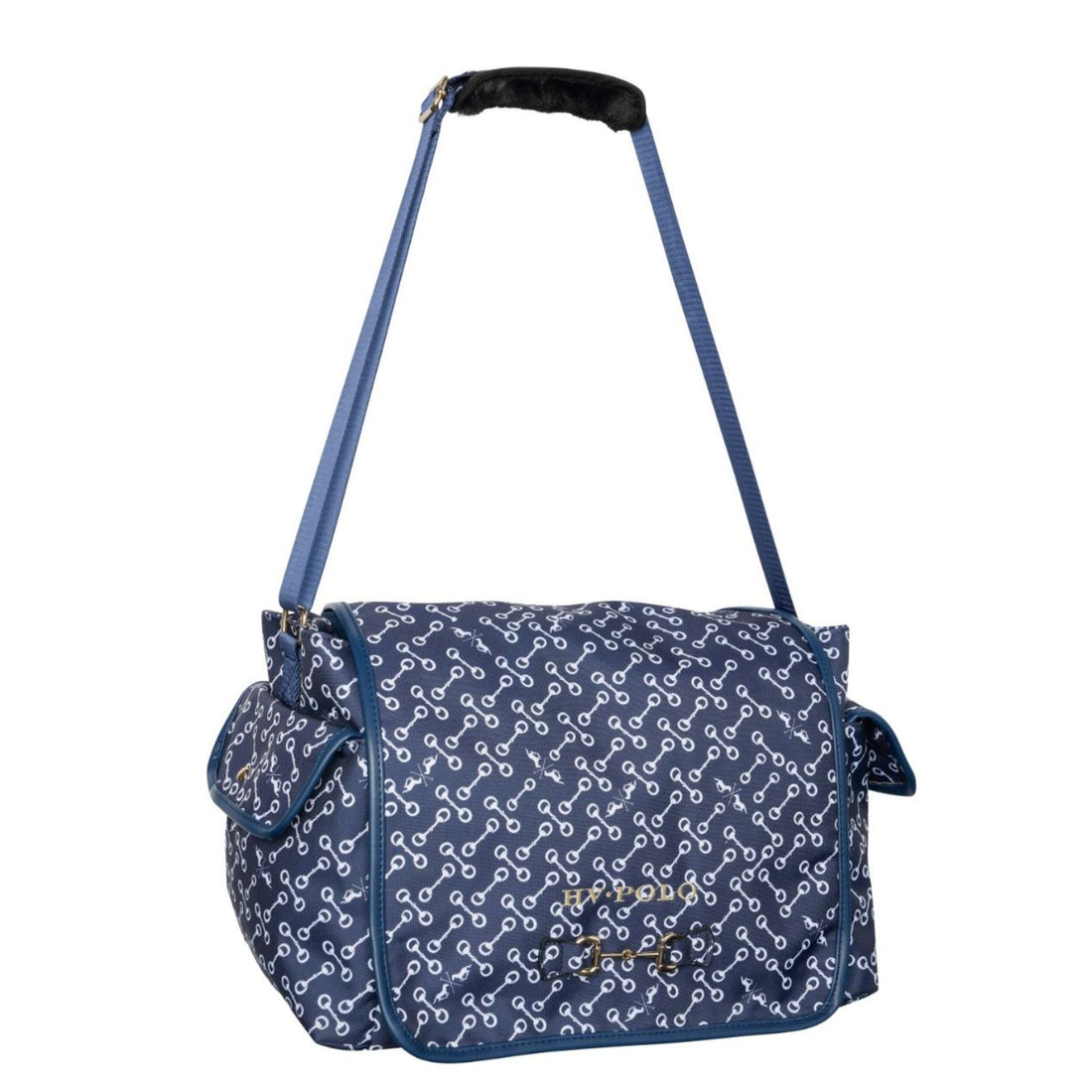 Die stylische HV Polo Putztasche HVPCecile Bit in der Farbe navy ist mit kleinen aufgedruckten Gebissen ein echter Blickfang. Die große Putztasche hat viel Stauraum für Bürsten, Striegel und Pflegemittel für dein Pony oder Pferd. 