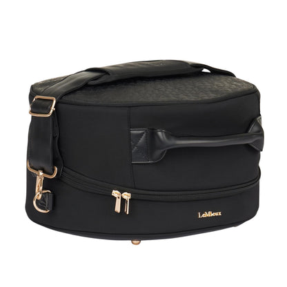 LeMieux Helmtasche Luxe in Schwarz – edle, weich gepolsterte Reithelm Tasche mit goldenen Details und Schultergurt.