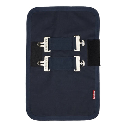 LeMieux Brusterweiterung in Navy – Vorderseite mit zwei T-Verschlüssen und Klettverschluss für sichere Passform und optimale Bewegungsfreiheit bei Pferdedecken