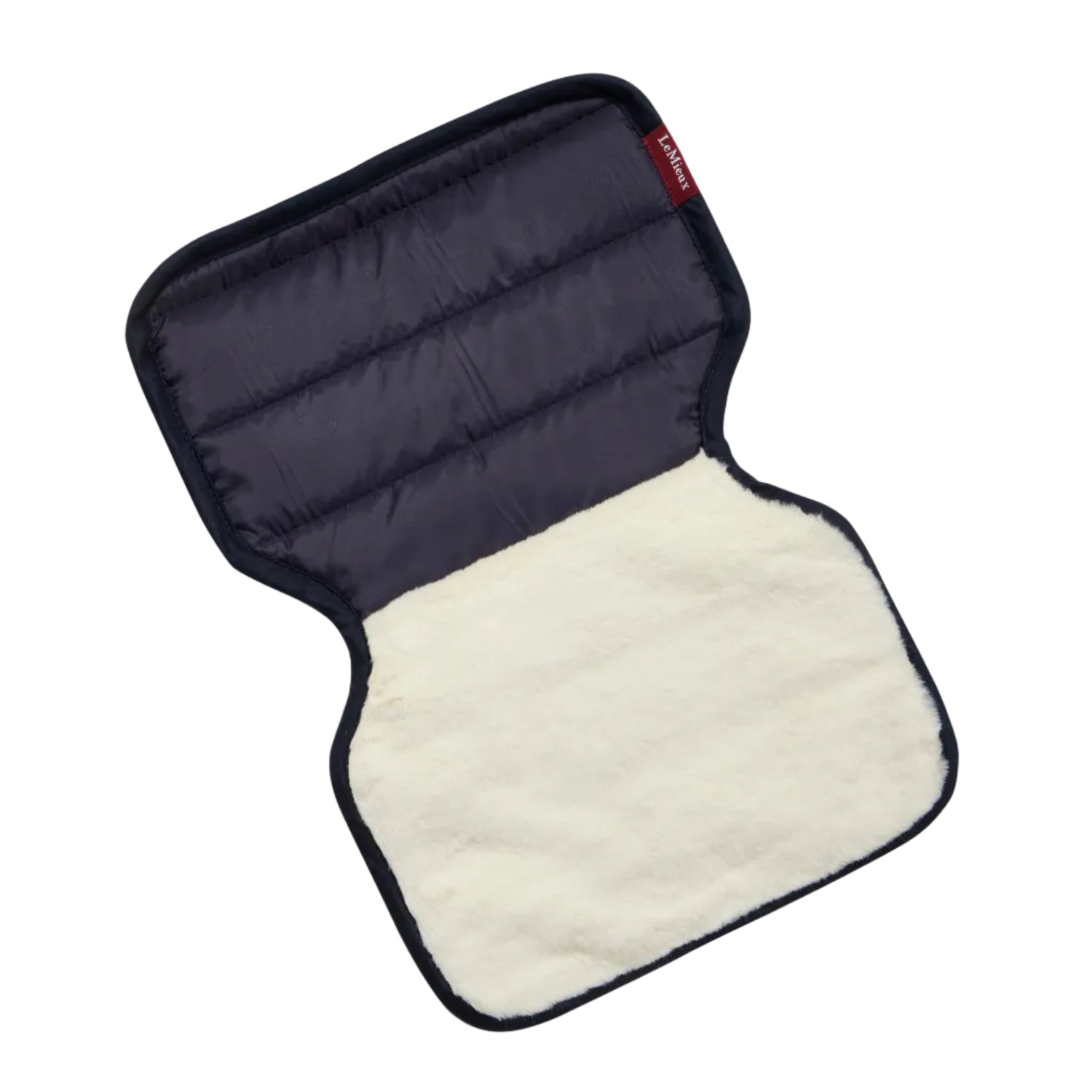 LeMieux Brustschutz mit Kunstfell in Navy am Pferd befestigt vorne über dem T-Verschluss, verhindert Scheuerstellen und schützt empfindliche Pferdehaut bei Weidedecken, Stalldecken und Outdoordecken. Kompatibel mit allen Lemieux Pferdedecken.