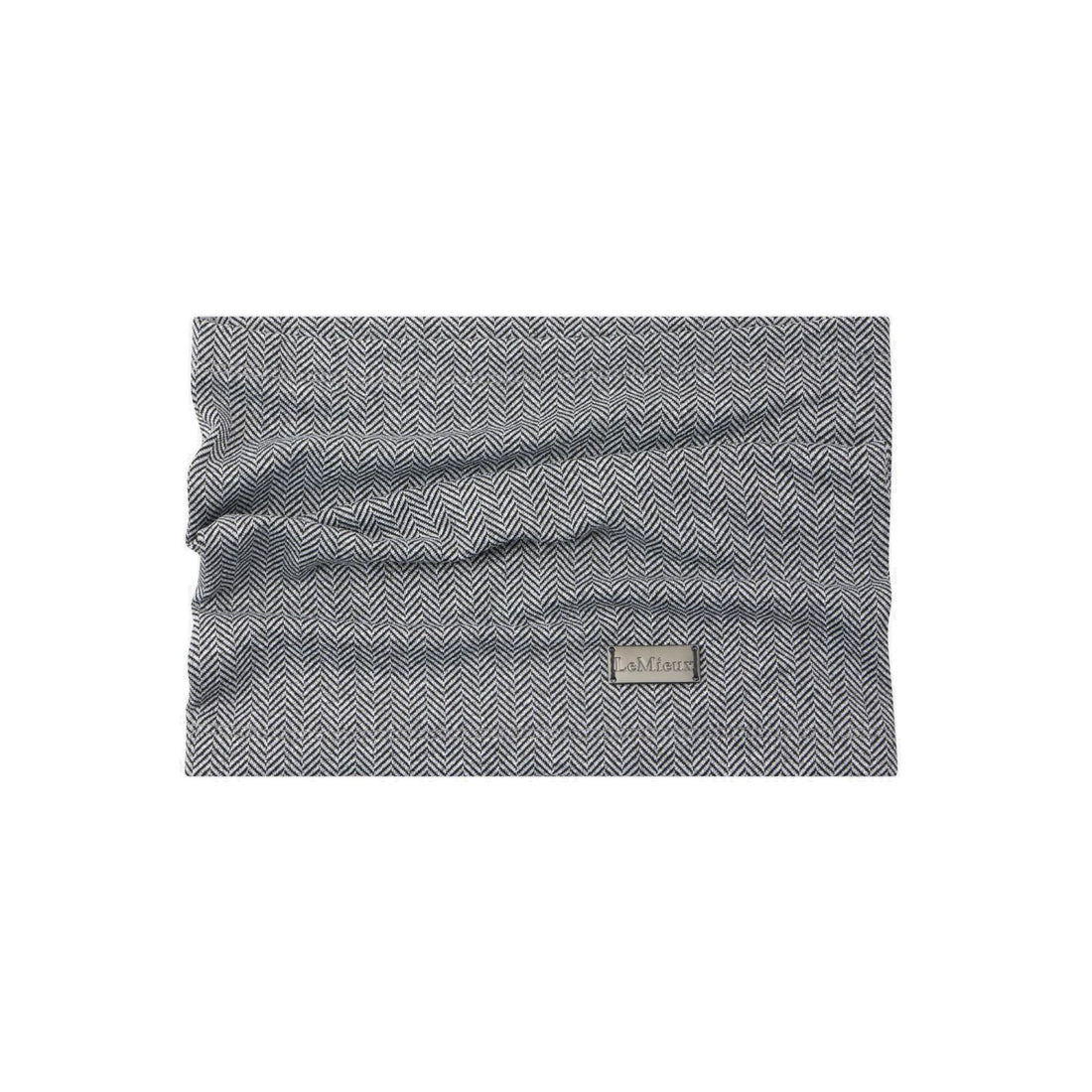 Produktfoto des Schlauchschals Aspen Herringbone mit Fischgrätmuster von Lemieux, leicht gestaucht auf weißem Hintergrund.