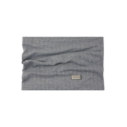 Produktfoto des Schlauchschals Aspen Herringbone mit Fischgrätmuster von Lemieux, leicht gestaucht auf weißem Hintergrund.