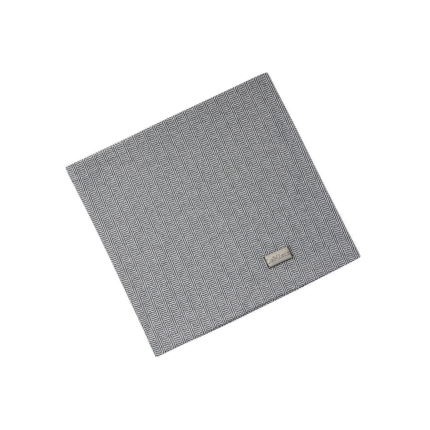 Das Produktfoto zeigt den Flach gelegten Schlauchschal Aspen Herringbone von LeMieux aus der Aspen Kollektion mit Fischgrätmuster und Lemieux Logo.