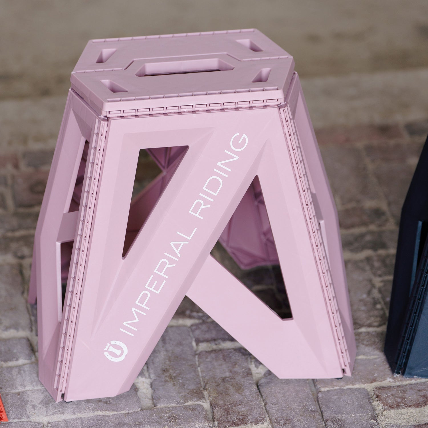 Imperial Riding Tritthocker IRHSky high pink
