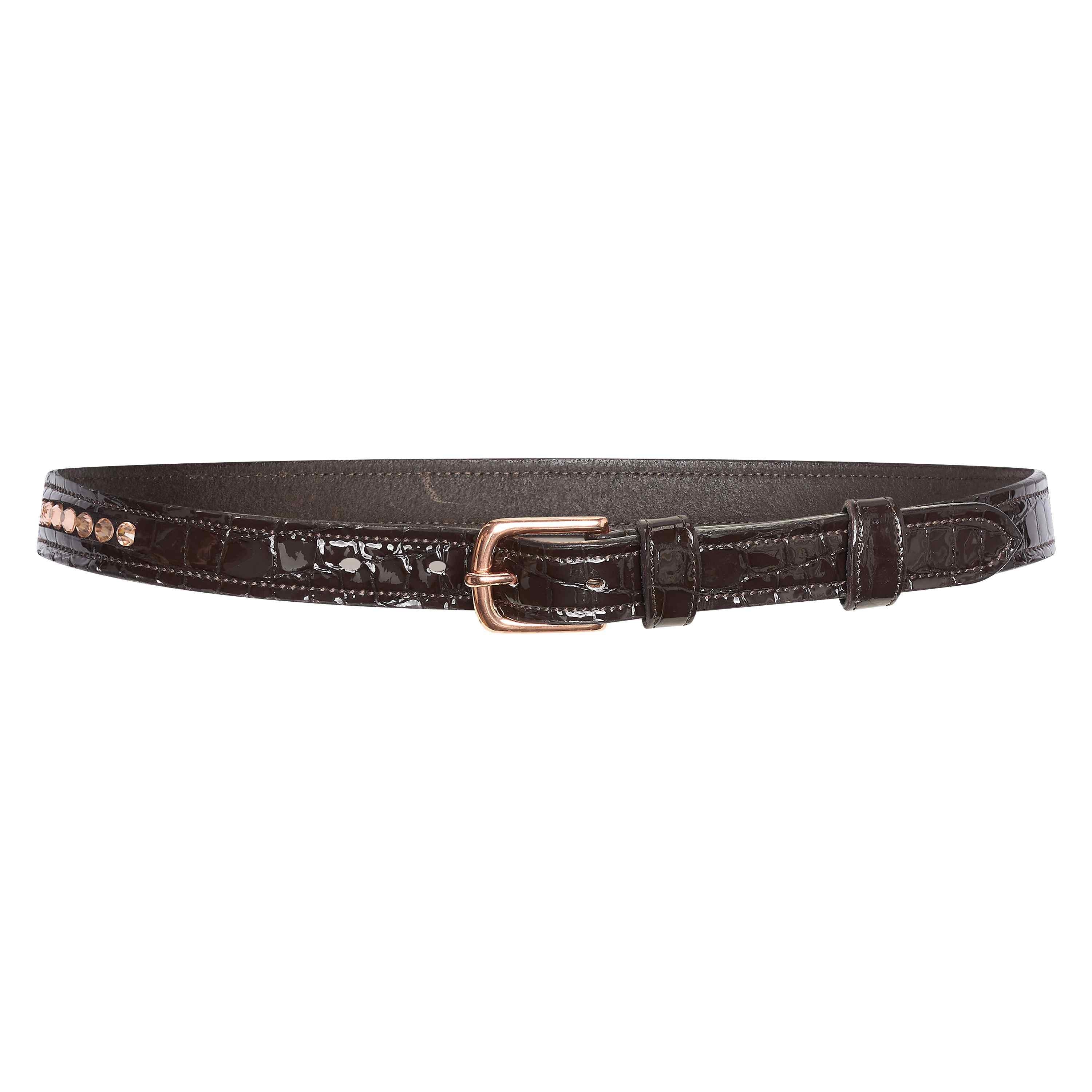 Der Imperial Riding IRHOlania Sparkle Gürtel in brown rosé metal ist auf dieser Vorderansicht zu sehen. Das Croco-Lackleder, die rosé goldene Dornschnalle und funkelnde Strasssteine machen ihn zu einem luxuriösen Reitgürtel für Damen und Herren. Er eignet sich perfekt für Turnier- und Freizeitoutfits, Reitsport, Equestrian Lifestyle und als hochwertiges Accessoire für Reitsportmode.
