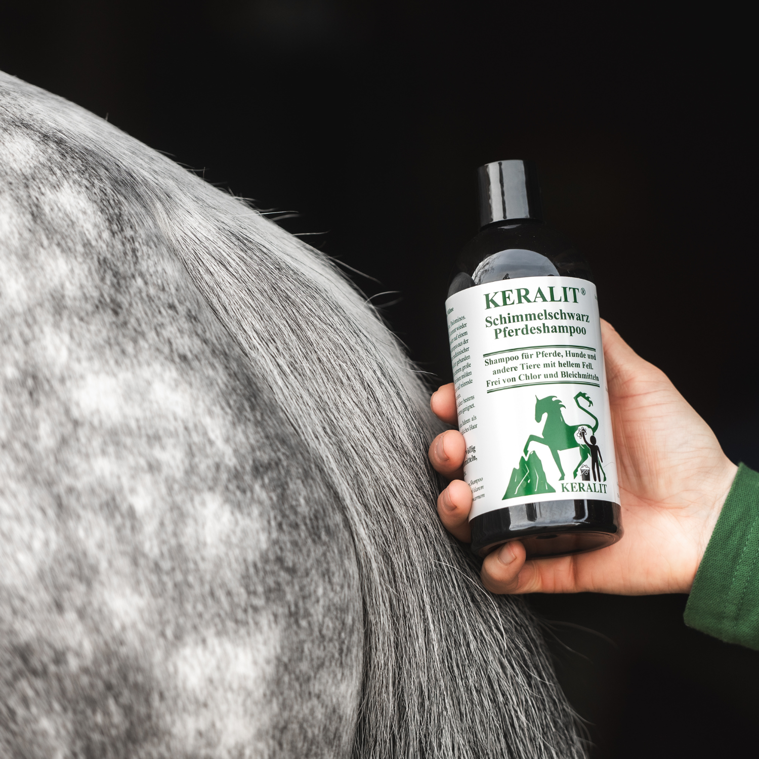 Keralit Tiershampoo Konzentrat Schimmelschwarz für Pferde Hunde und Tiere mit hellem Fell