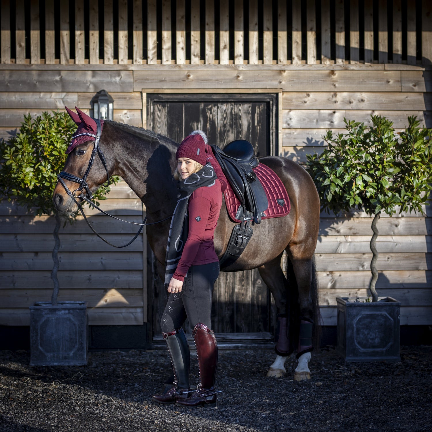 LeMieux Schabracke Loire Memory Satin Dressage Square rioja