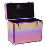 IRHBasic Slim Line Putzbox Unicorn von Imperial Riding geöffnet, Vorderseite mit hängenden Kofferverschlüssen und Netztasche im Deckel, flexibler Innenraum für Bürsten und Pflegemittel, stylisches Einhorn-Design, schmal und funktional für Stall und Turnier.