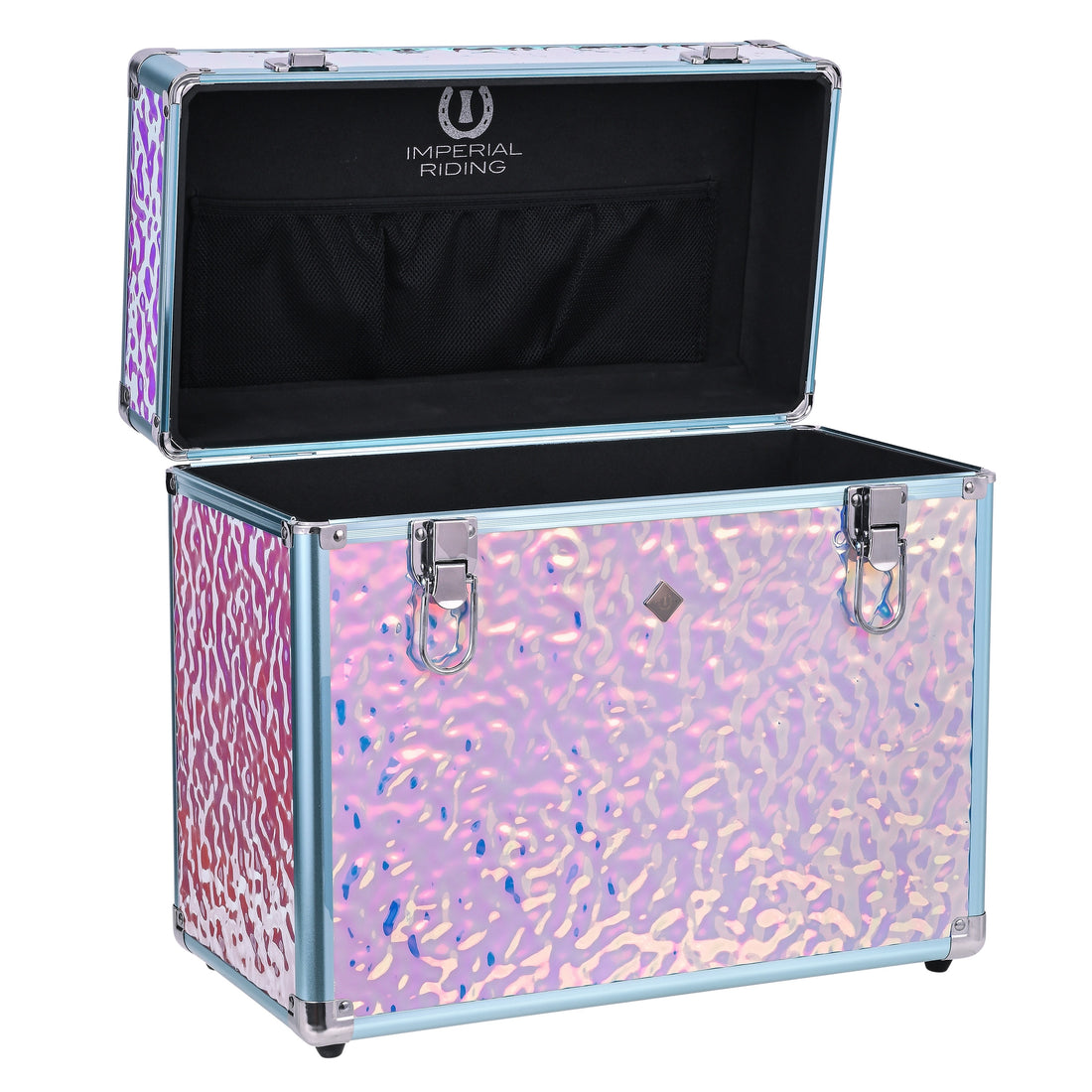 Offen stehende Imperial Riding IRHBasic Slim Line Putzbox in der Farbe Mermaid in Studioaufnahme. Die schimmernde Putzbox zeigt ihre irisierende Pink-Blau-Rosa-Oberfläche mit silbernem Rahmen, zwei Metallschnallen und geräumigem Innenraum ohne Trennwände. Im Deckel ist eine schwarze Netztasche sichtbar. Ideal zur Aufbewahrung von Bürsten, Pferdepflegeprodukten und Sprühflaschen im Stall oder auf dem Turnier.