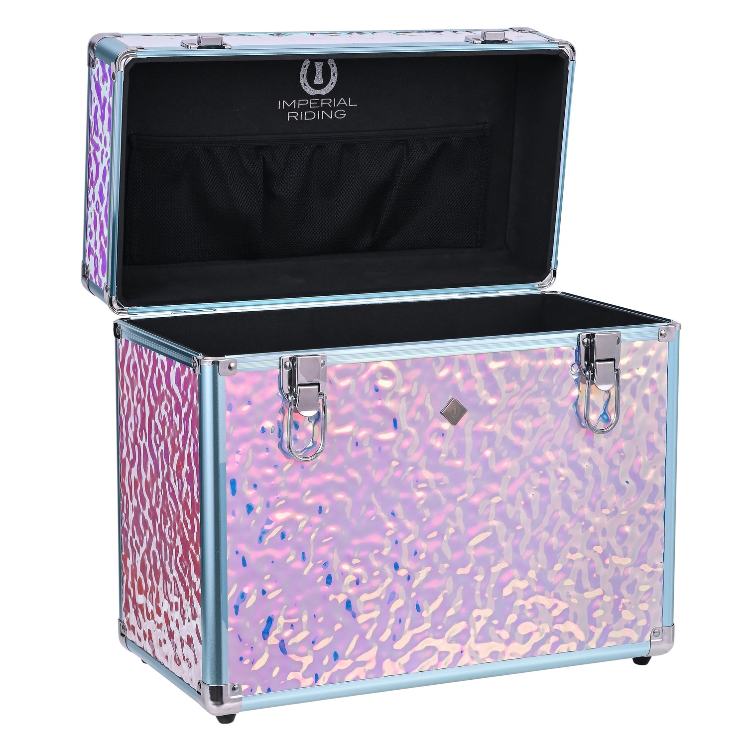 Offen stehende Imperial Riding IRHBasic Slim Line Putzbox in der Farbe Mermaid in Studioaufnahme. Die schimmernde Putzbox zeigt ihre irisierende Pink-Blau-Rosa-Oberfläche mit silbernem Rahmen, zwei Metallschnallen und geräumigem Innenraum ohne Trennwände. Im Deckel ist eine schwarze Netztasche sichtbar. Ideal zur Aufbewahrung von Bürsten, Pferdepflegeprodukten und Sprühflaschen im Stall oder auf dem Turnier.