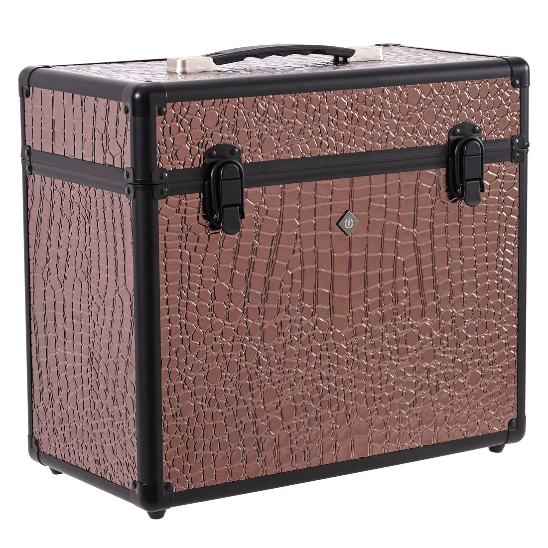 Geöffnete Imperial Riding IRHBasic Slim Line Putzbox in braunem Croco-Design mit praktischer Netztasche im Deckel, ideal für Bürsten, Pflegemittel und Reitsport-Equipment.