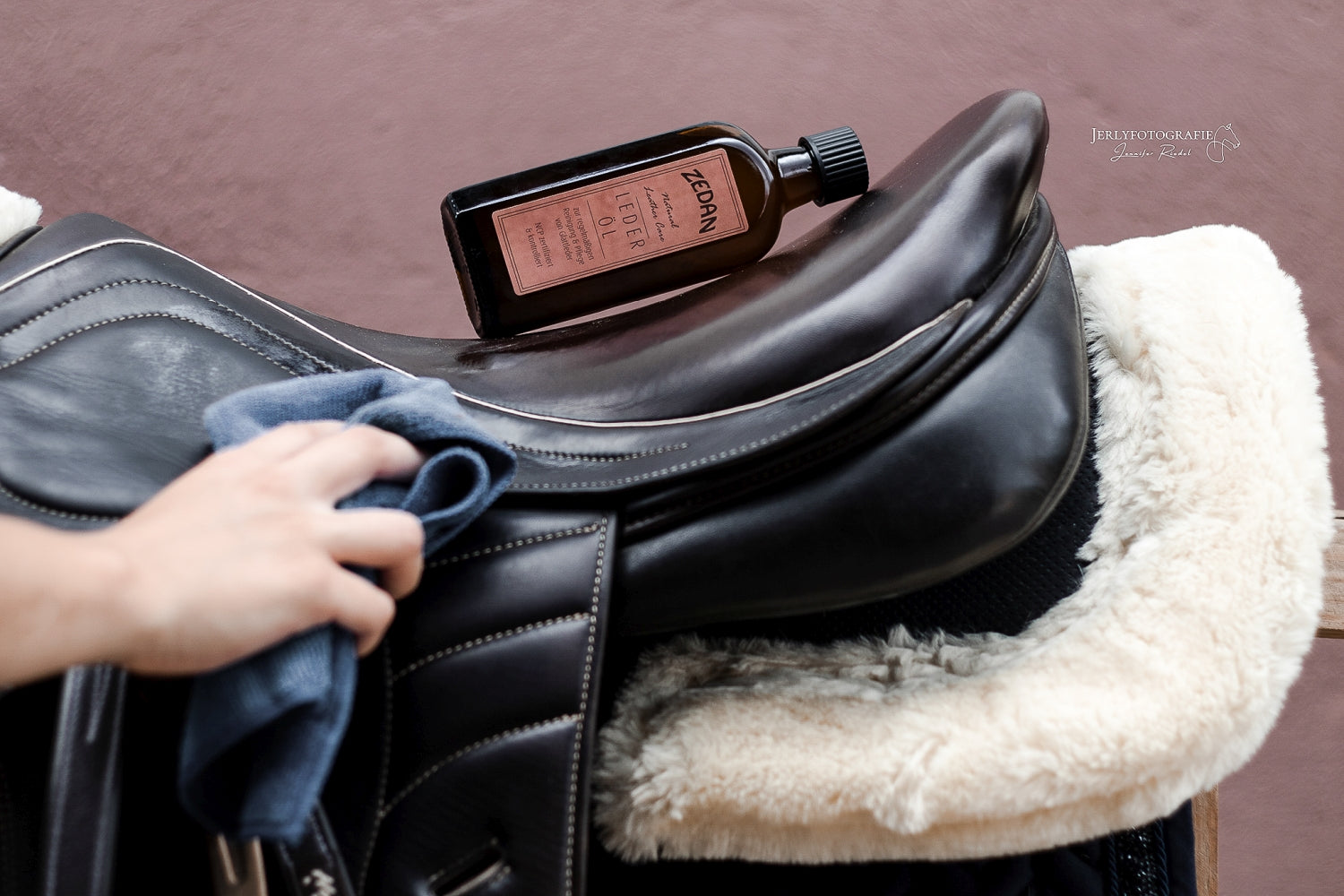 ZEDAN leather oil for regular care and cleaning of all smooth leather