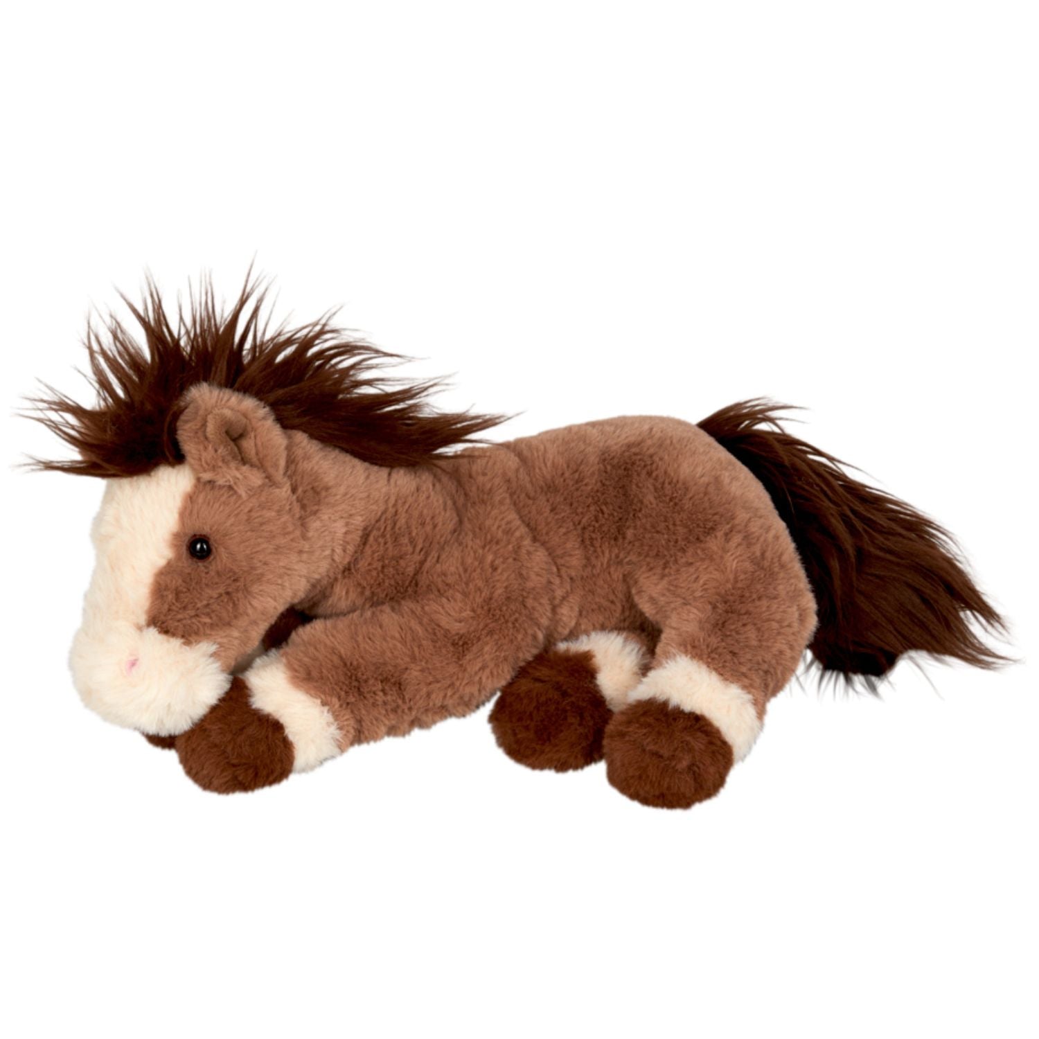 Seitenansicht des braunen, liegenden  Spiegelburg Plüsch-Ponys Toni aus der Serie „Mein kleiner Ponyhof“. Das liegende Kuschelpferd aus weichem Plüsch besitzt flexible, weiche Beine zum Positionieren auf dem Bett oder Regal und ist das ideale Geschenk für Kinder und Pferdefans.