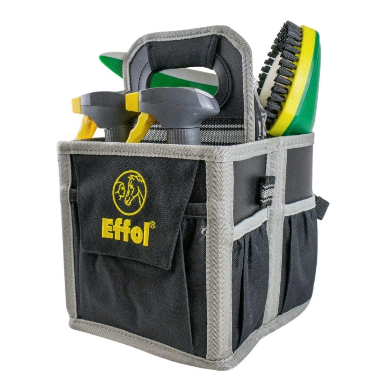 Studioaufnahme vor weißem Hintergrund: Die kleine, leichte Effol Putztasche Mini Tote Bag in Grau ist einsatzbereit bestückt für die Pferdepflege. In den vorderen beiden Fächern der offenen Pflegetasche stehen zwei große Effol Sprühflaschen. In den hinteren Fächern sind die Effol Waschbürste Shampoo-Friend und das Effol Schweißmesser Smooth-Orca als komplettes Grooming Set sortiert