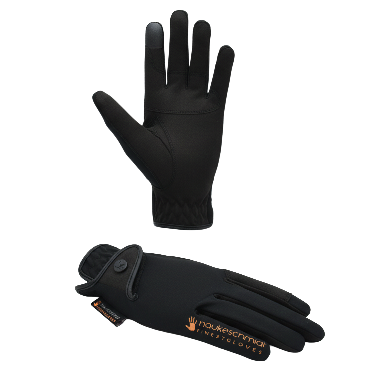 Das Produktbild zeigt ein Paar der schwarzen Hauke Schmidt Reithandschuhe Ping Pong. Die detaillierte Ansicht präsentiert sowohl die Handinnenseite für optimalen Halt als auch den Handrücken des leichten, atmungsaktiven Reithandschuhs. Als markantes Detail verläuft das orangefarbene Hauke Schmidt Logo über die gesamte Seite des kleinen Fingers. Das Design zeigt einen idealen, pflegeleichten Reithandschuh, der besonders bei starkem Schwitzen im Sommer hohen Tragekomfort bietet.