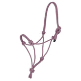 Das LeMieux Knotenhalfter in der Farbe Fondant als freigestelltes Produktbild auf weißem Hintergrund. Das anatomische Seilhalfter für die Horsemanship-Bodenarbeit zeigt ein festes Strickmuster aus warmem Rosa, durchsetzt mit einem feinen Lilaton. Alle traditionellen Profi-Knoten wie der Fiador-Knoten und der Diamantknoten sind deutlich zu erkennen, passend zum farblich abgestimmten LeMieux Pferdezubehör.