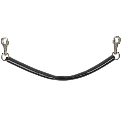 Schwarzer LeMieux Arika Schweifriemen mit glatter PVC-Ummantelung von Karabiner zu Karabiner. Die 360 Grad Drehgelenk-Karabiner verhindern Verdrehen und Verhadern, während die biegsame Oberfläche Scheuern am Pferd verhindert.
