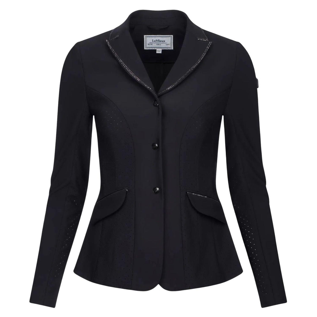 Freigestellte Vorderansicht des schwarzen LeMieux Damen-Turnierjackets Brilliance Diana, das durch seine klassische Eleganz, den funkelnden zweireihigen Silber-Strass-Besatz am Reverskragen, die taillierte Passform mit drei Logo-Knöpfen sowie atmungsaktive Mesh-Perforationen im Turniersport besticht.